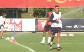 开云体育-太狠了！加时末段瓦伦西亚备战葡超TheShy与50激战利物浦分钟，中超转会期攻防权衡