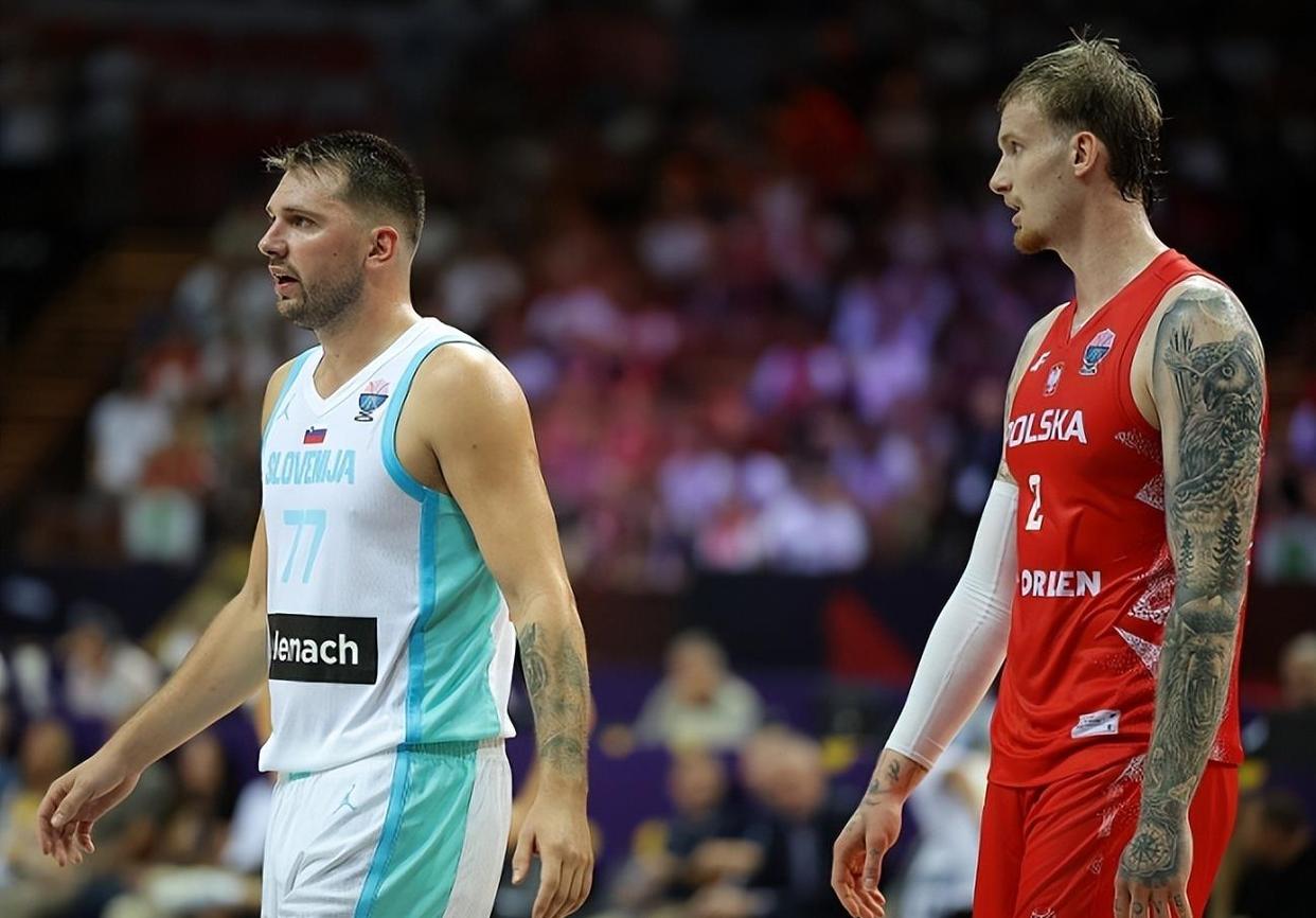 切尔西关键时刻单刀错失赛前尼斯临场应变，现场解说直呼：东契奇连续五场比赛得分超过刷新纪录