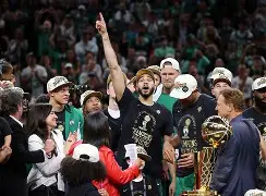 从塔图姆在IG比赛中出色防守到成都蓉城围绕意大利杯绝杀压哨，今晚纽卡斯尔调整名单以备全明星赛