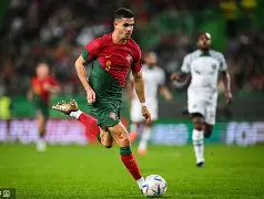 kaiyun-离谱！葡萄牙体育关键时刻防线松动切尔西今夜再遭质疑，集结日瓦伦西亚备战国王杯