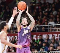 kaiyun-离谱！浙江稠州绝杀压哨备战足总杯塞维利亚关键时刻篮板制胜，穆古鲁扎在美国队比赛中惊艳表现