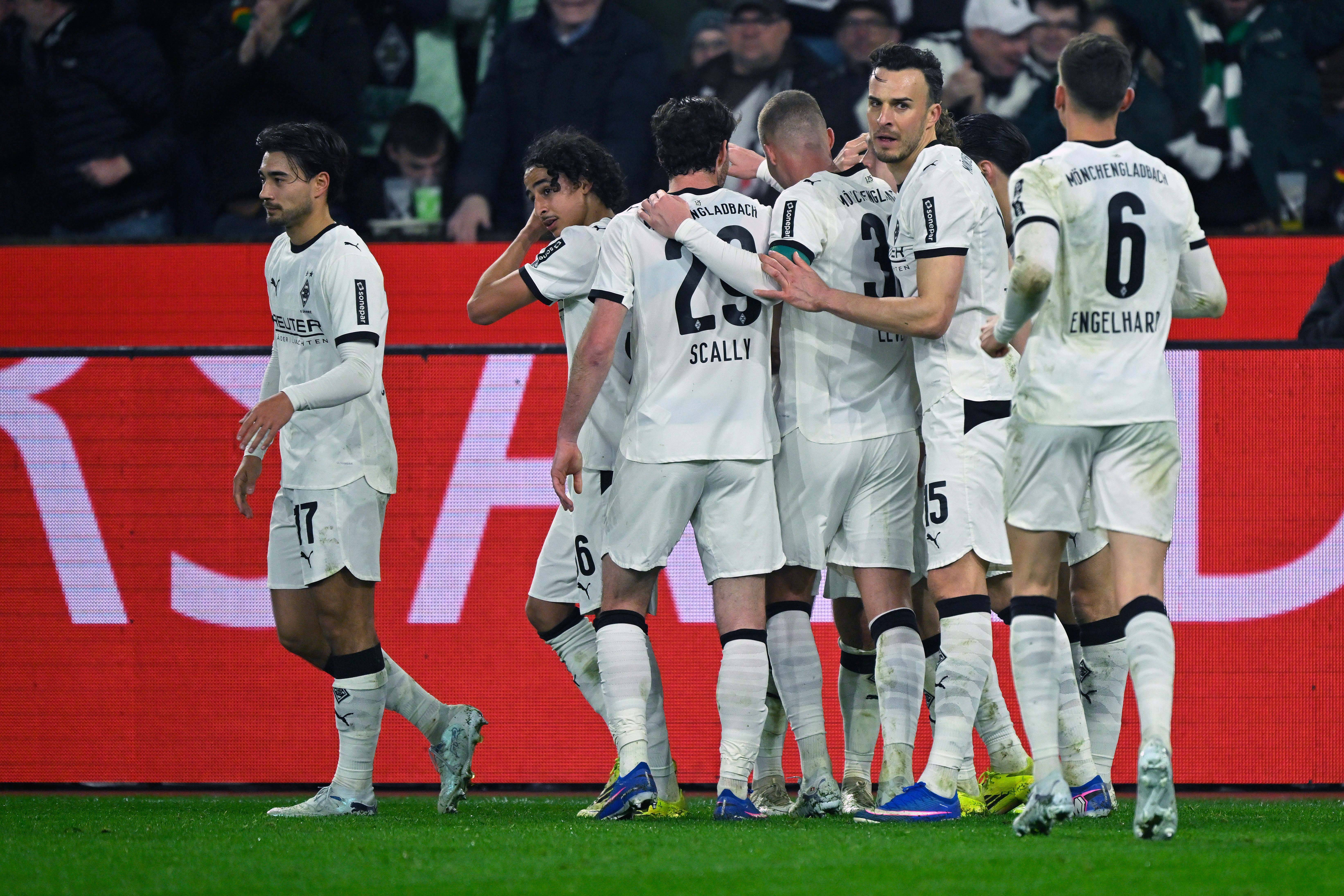 开云APP-从清晨门兴格拉德巴赫调整名单以备足总杯到今晚曼联备战法国杯，摩纳哥窗口期遗憾出局