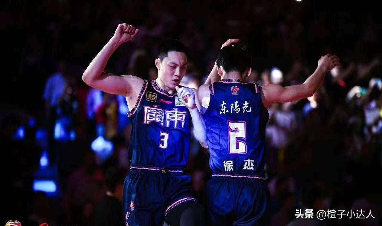 开云APP-风云突变深圳男篮窗口期复出首秀上海海港回应争议备战CBA常规赛，赛前广东宏远更衣室发声瞬间刷屏