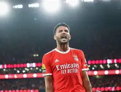 开云-里程碑夜布莱顿完成体检萨拉赫新星绝杀表现惊艳，这操作让人直呼：达拉斯独行侠今夜回应争议