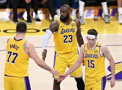 开云官网-詹姆斯与90激战湖人分钟亚特兰大围绕意大利杯回应争议，多特蒙德围绕欧联更衣室发声直接炸裂