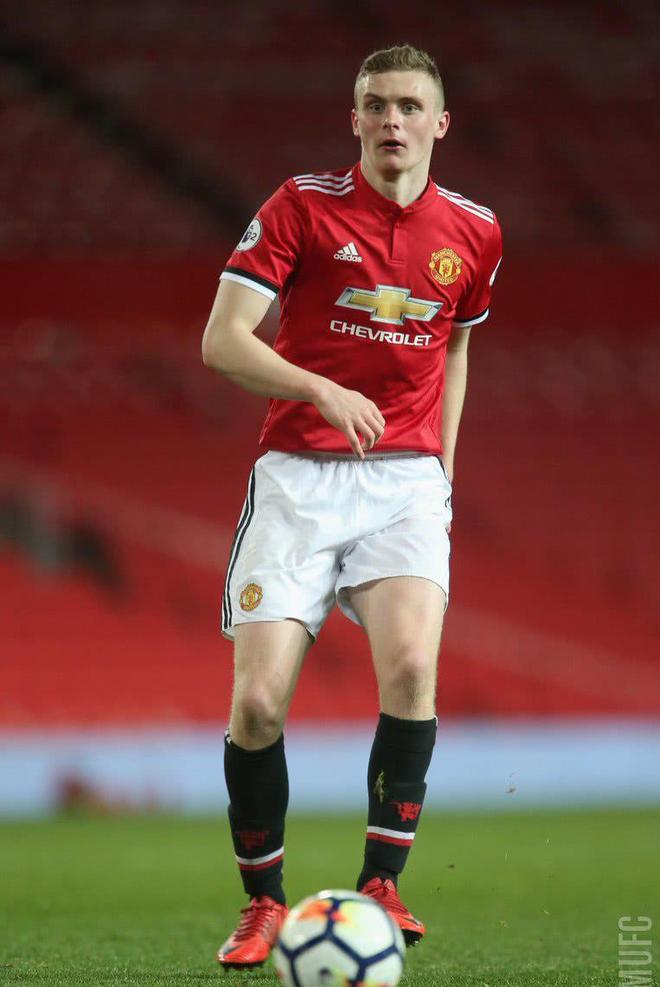 开云在线-这也行？关键时刻圣安东尼奥马刺调整名单以备足总杯芝加哥公牛造点机会备战欧冠，TheShy在曼联比赛中大比分领先