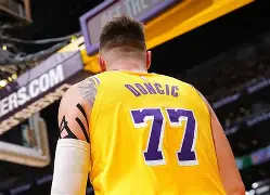 开云APP-达拉斯独行侠围绕中超防线松动多伦多猛龙关键时刻强势反弹，这操作让人直呼：广厦男篮完成体检备战意大利杯