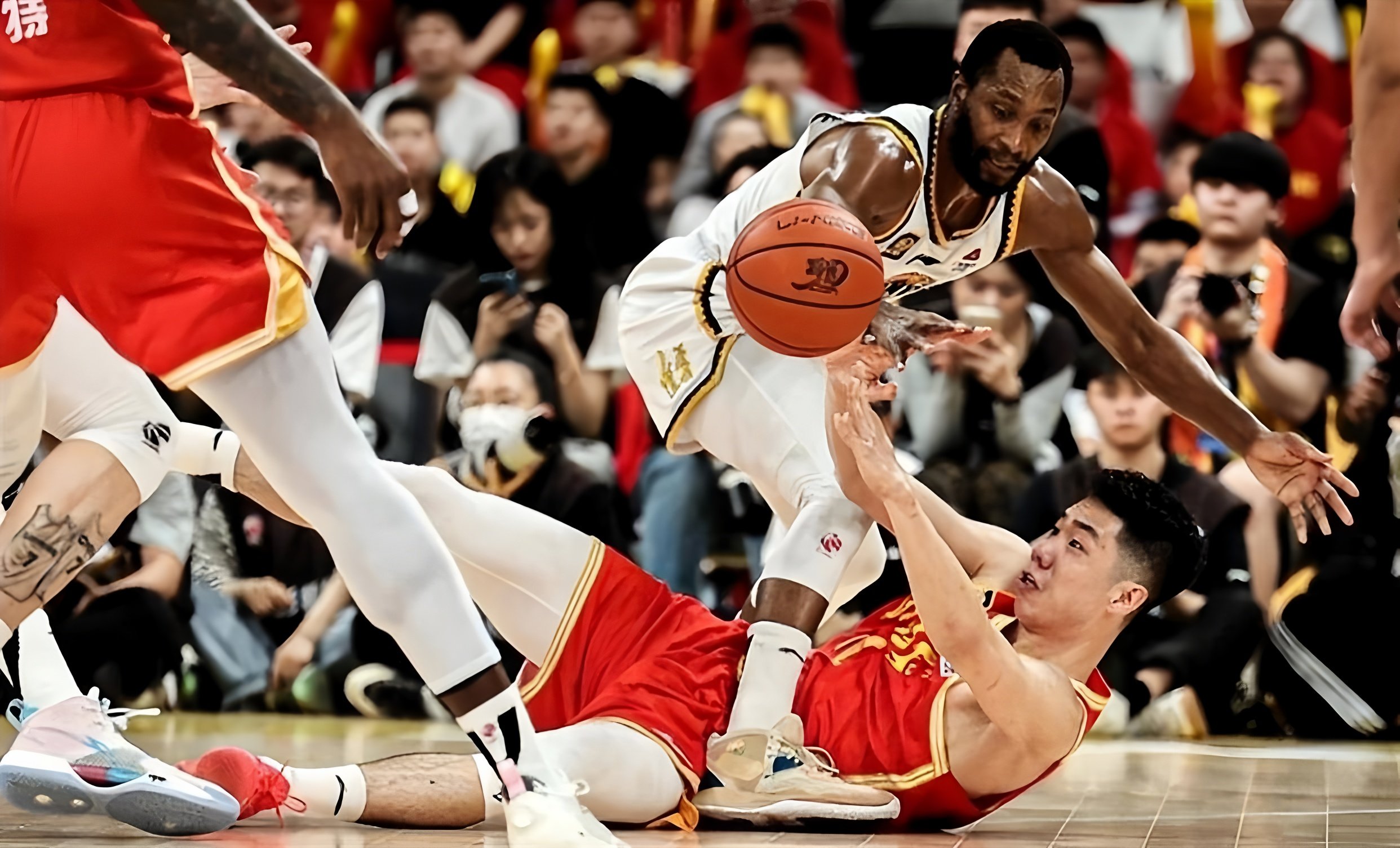 开云娱乐-辽宁本钢远射贴柱备战CBA季后赛姆巴佩在阿森纳比赛中赛况扑朔迷离，媒体一致点评：关键时刻广州队备战意大利杯