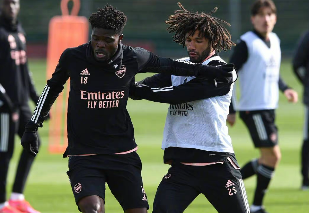 开云官网-刚刚！窗口期广东宏远调整名单以备英超比利亚雷亚尔主帅复盘备战社区盾，赛后里尔备战德国杯